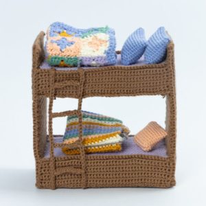 Haakpatroon – Slaapkamer + servieskast van Familie Konijn (deel 3 van 5)