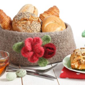 Gevilte mand met bloemen